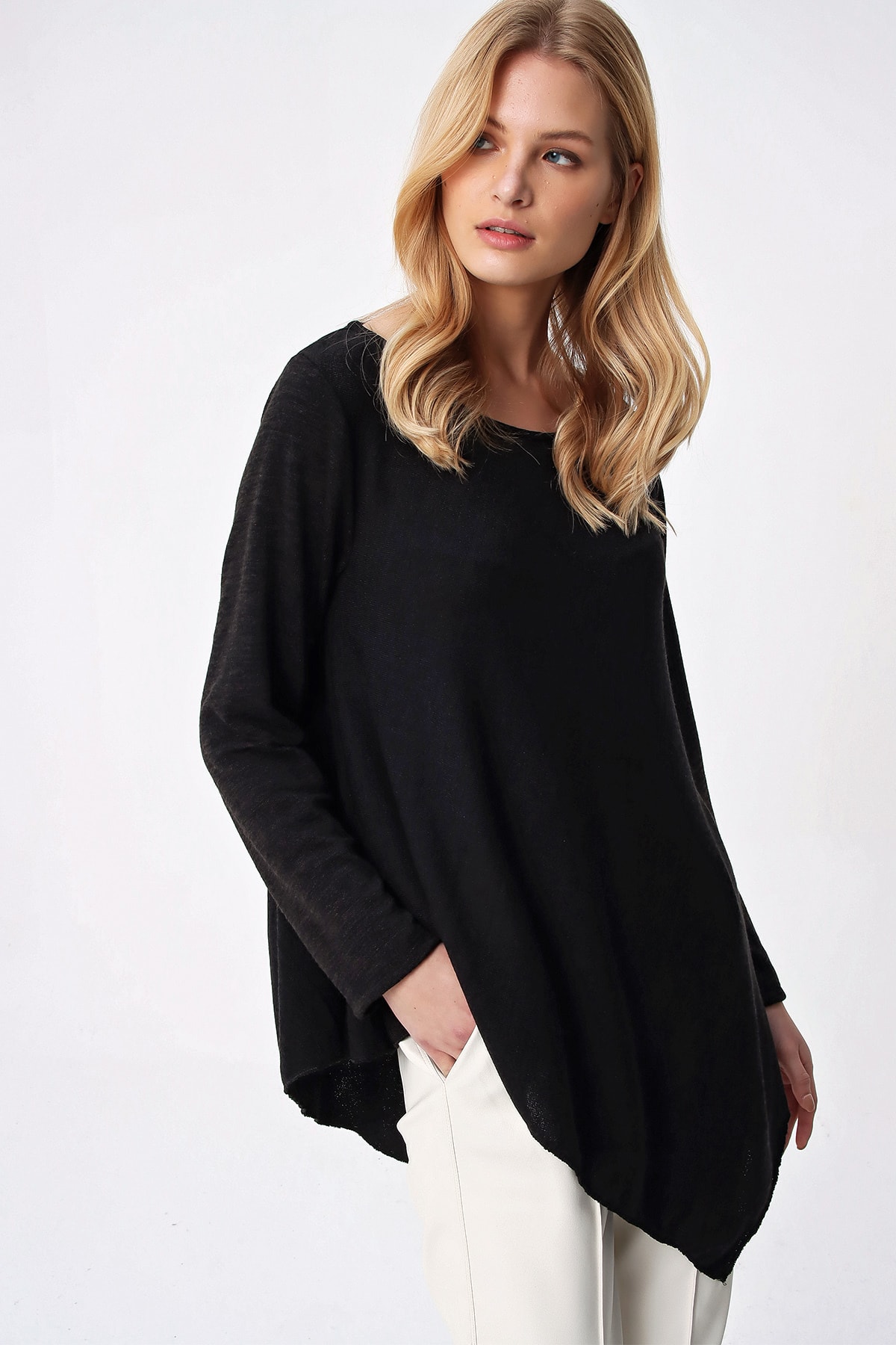 Trend Alaçatı Stili Women's Black Asymmetrical Cut Tunic