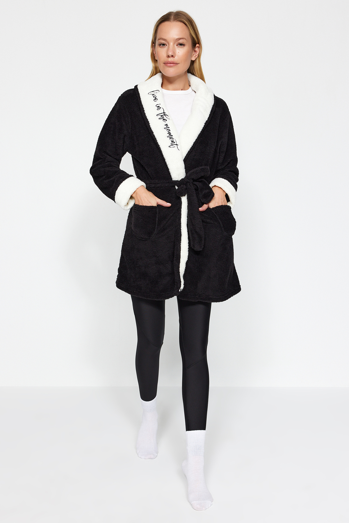 Trendyol Black Belted Pocket Slogan Embroidered Wellsoft Winter Knitted Dressing Gown