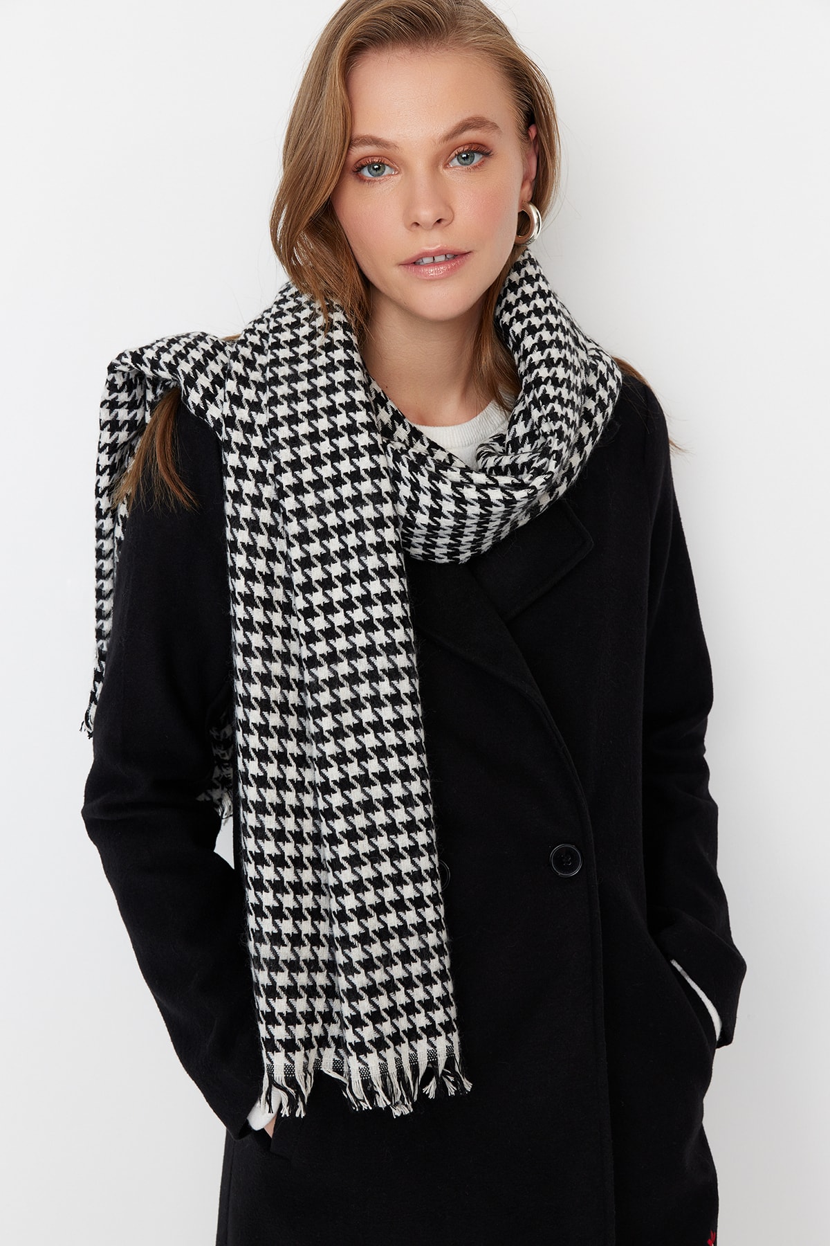 Trendyol Black Soft Textured Crowbar Scarf