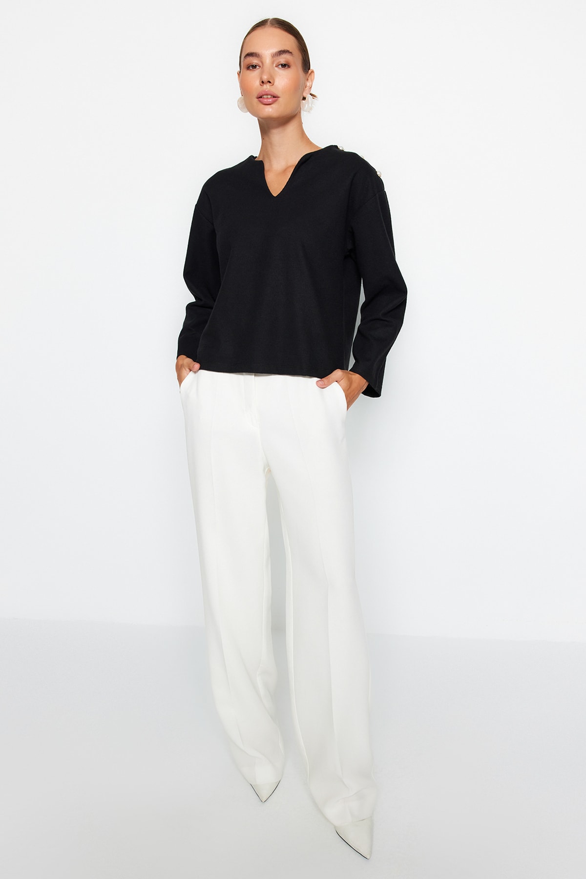 Trendyol Black Thessaloniki/Knitwear Look Pearl Detailed Relaxed/Comfortable Fit Knitted Blouse