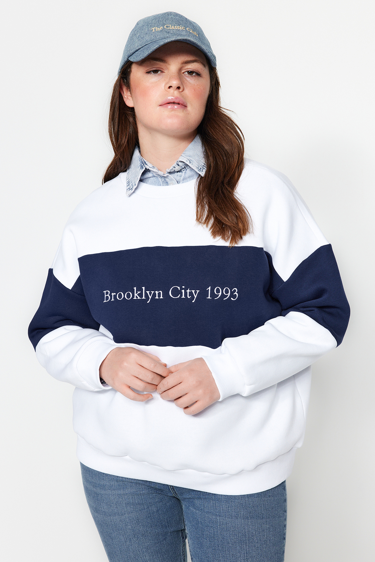 Trendyol Curve White Thick Fleece Inside Embroidery Detailed Knitted Sweatshirt