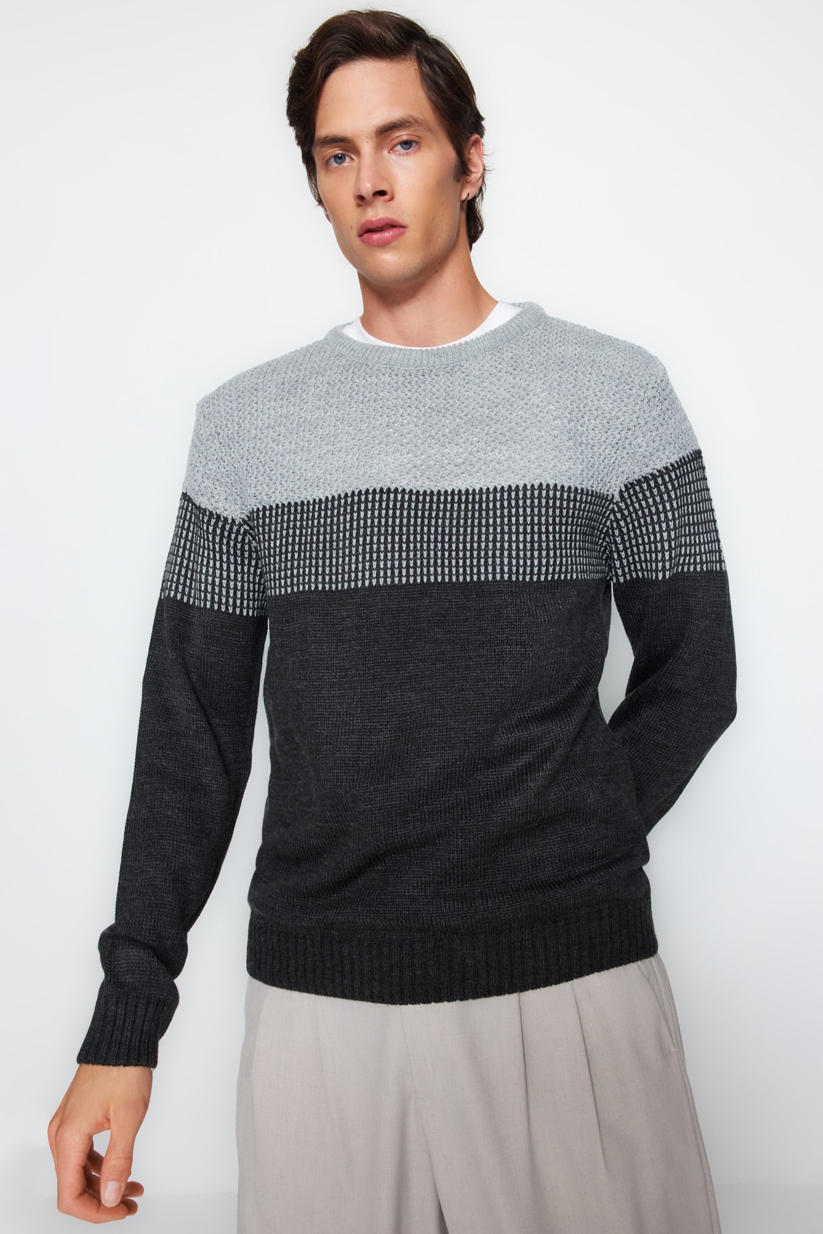 Trendyol Grey Slim Fit Slim Fit Crew Neck Color Block Sweater