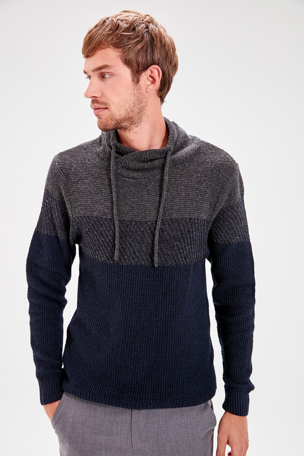 Trendyol Navy Blue Regular Shawl Collar Color Block Knitwear Sweater